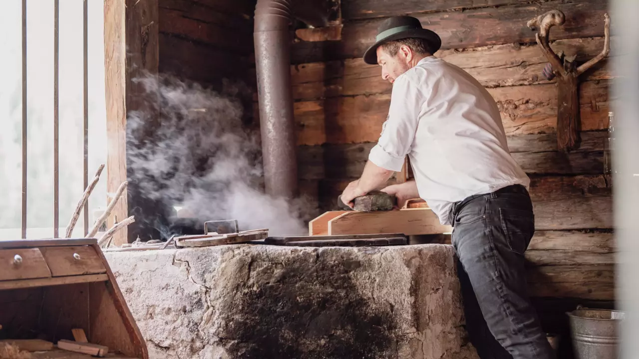 Lodenstampf - Freilichtmuseum "Alpines Leben" © TVB Osttirol / Edifilm