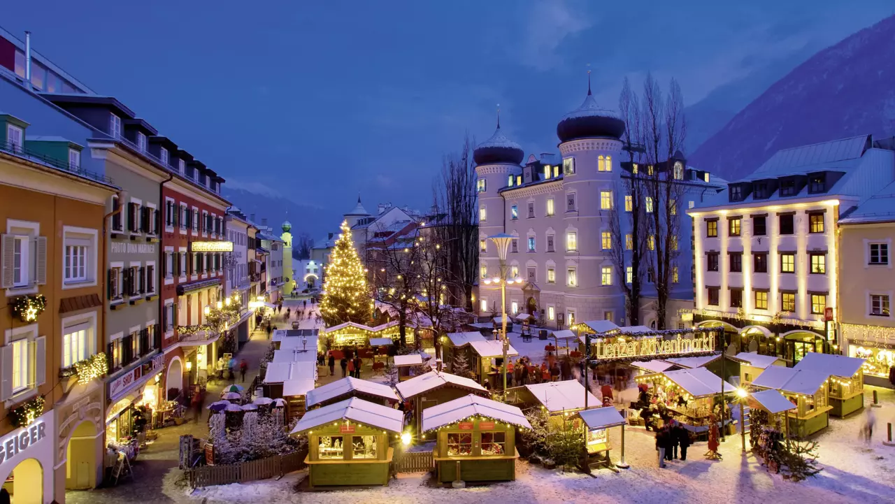 Festliche Stimmung - Adventmarkt Lienz © TVB Osttirol / Profer und Parnter